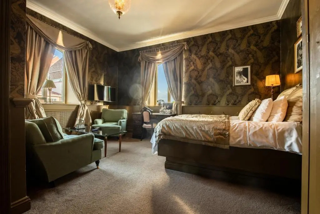 Royal Double room (full double bed)