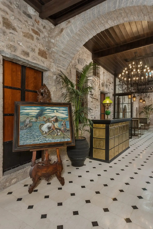 Lobby & Reception