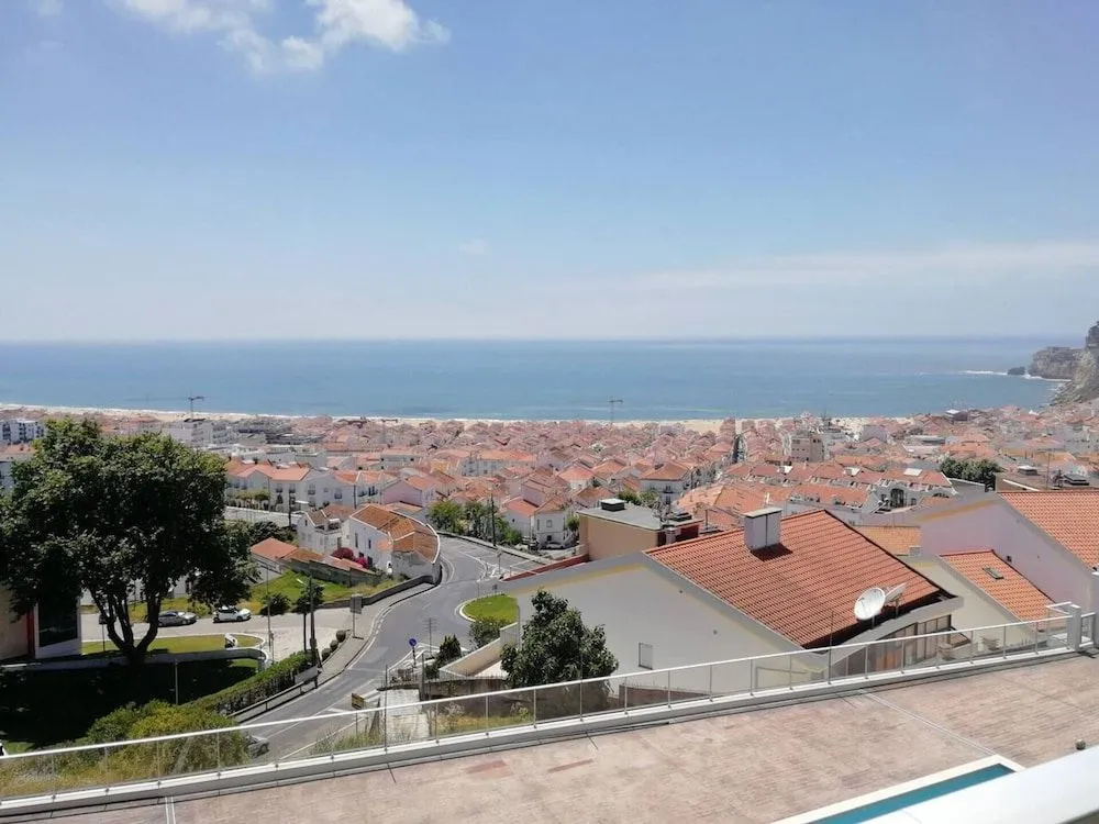 2 Bed Flat - Sleeps 6 - Pool - Parking - Wifi