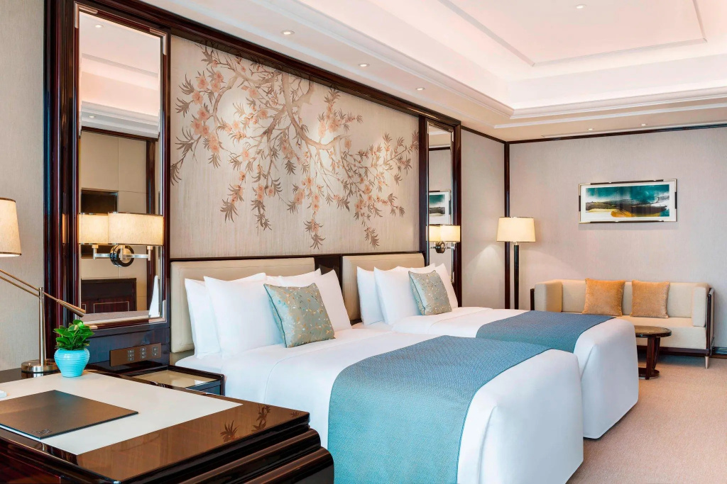 Superior Sextuple room with city view
