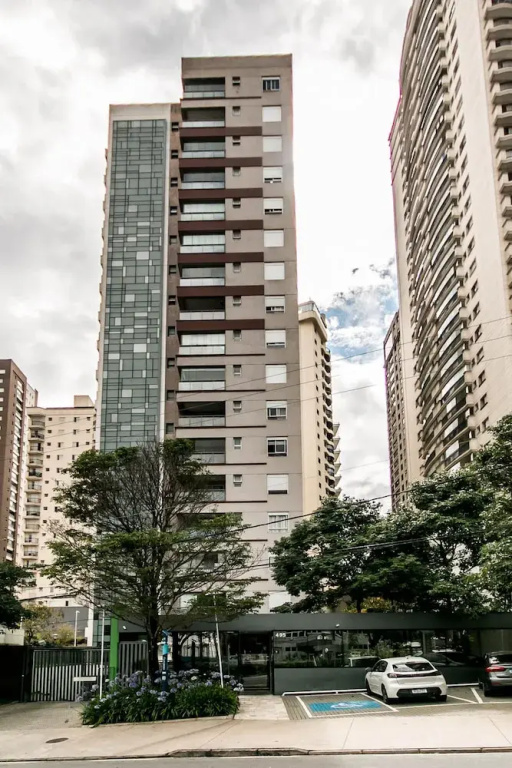 Apartamento Climatizado com Garagem em Alphaville