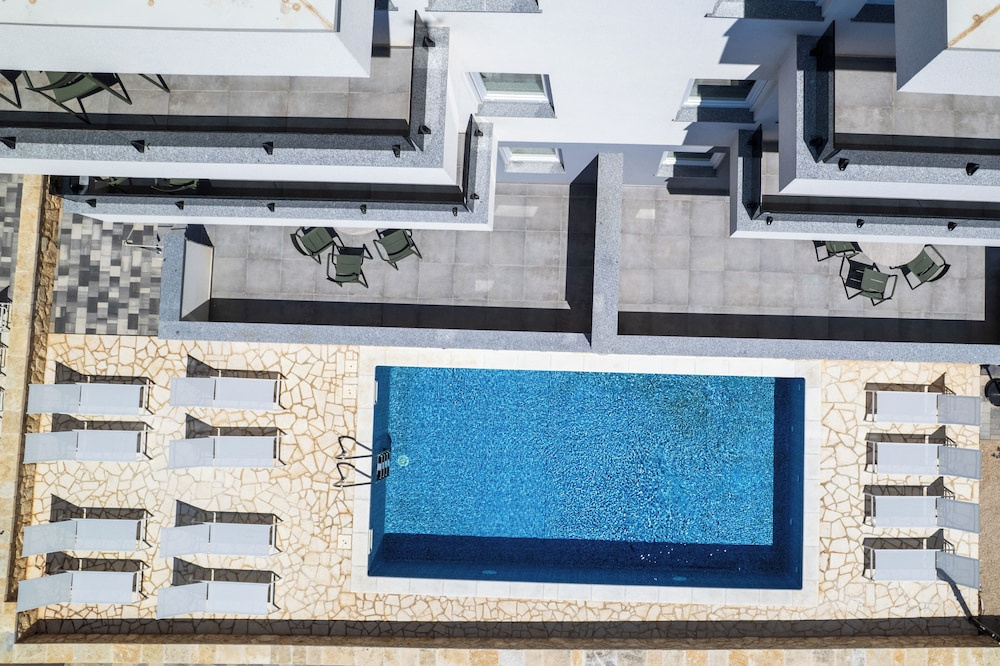 Meridian Pool Residences