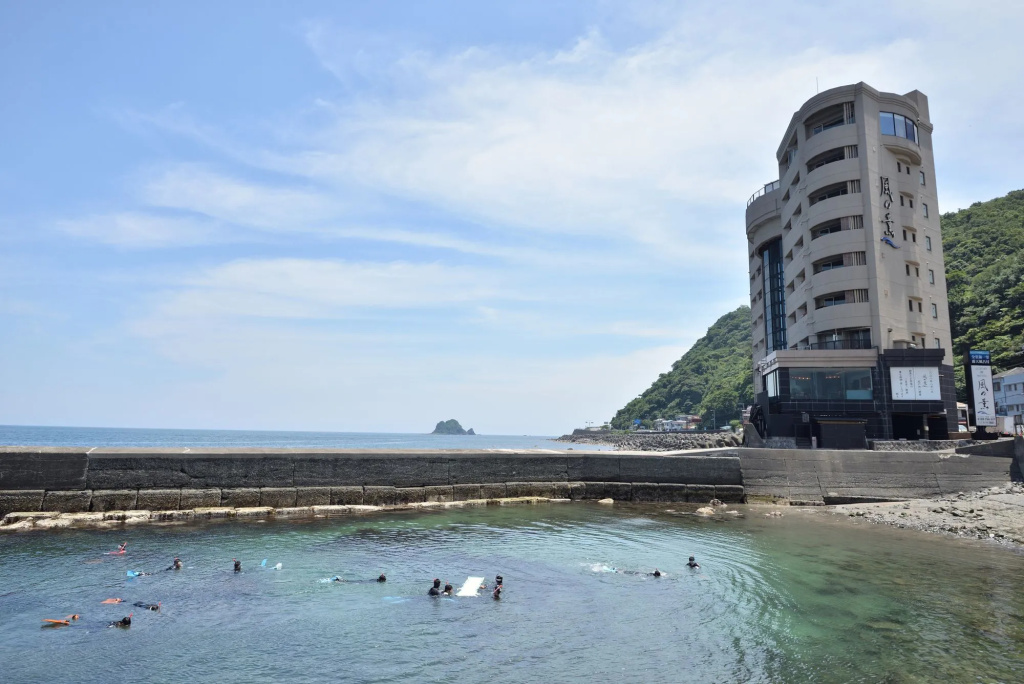 Beach & Waterfront