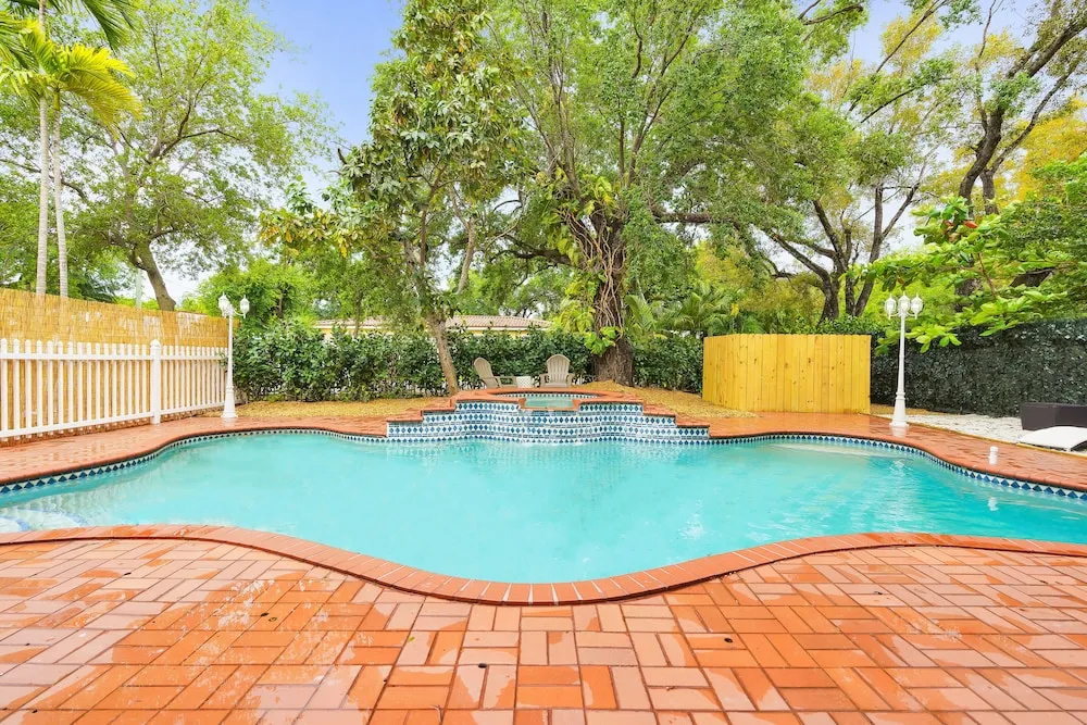 'Fantastic House 5min to Brickell w/ Pool & Tub'.