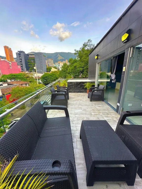 $ PROMO $ Big Rooftop Apt 10 BDRM w/Pool @Poblado