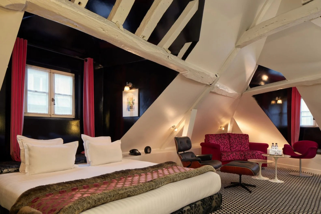 Hôtel du Petit Moulin, Haute Couture hotel by Lacroix 7