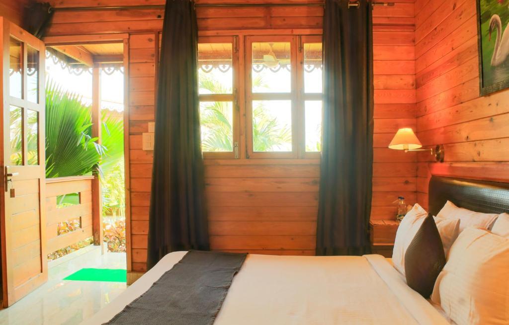 Grand Vatika Resort