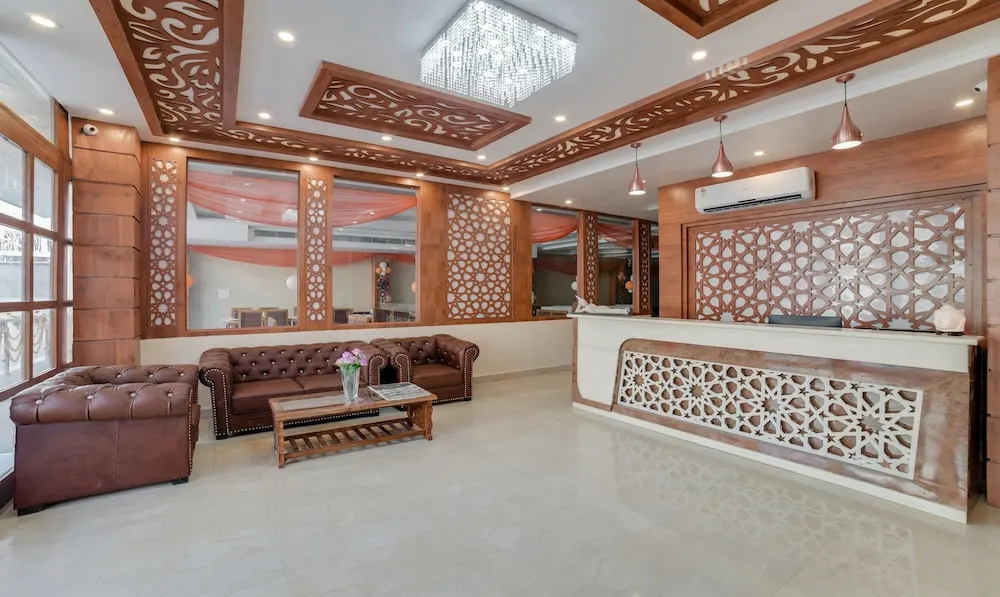 Lobby & Reception