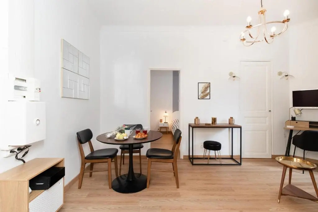 2 rooms apartment, near the sea and local market