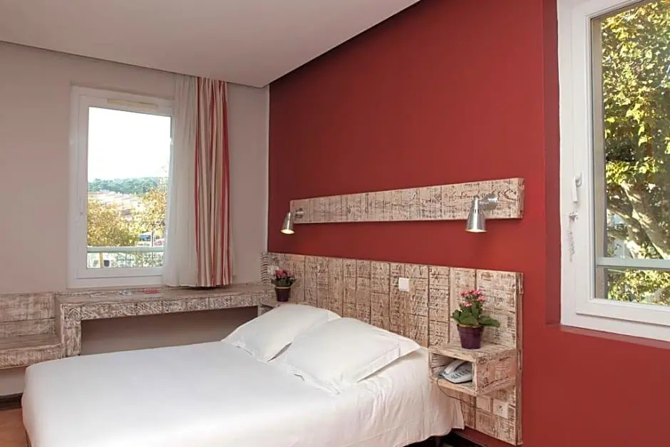 Classic Double room (full double bed)