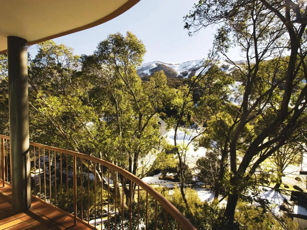 Lhotsky 2 Bedroom apartment with balcony mountain views and BBQ