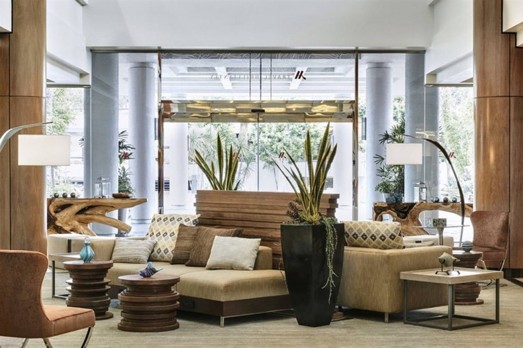 Отель Torrance Marriott Redondo Beach в Торрансе