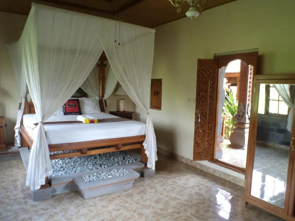 Deluxe Double room (full double bed)