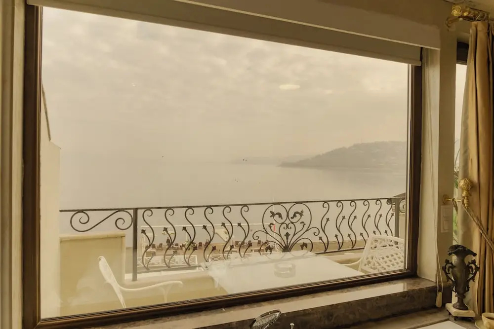 Deluxe Double room with balcony and with lake view (full double bed)