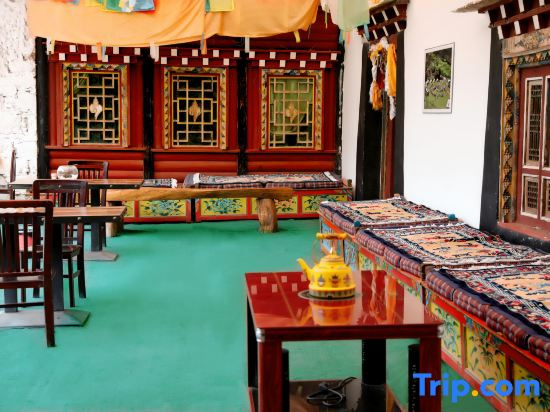 Gaodi Zangjia Homestay (Middle Zang Village Branch) in Danba