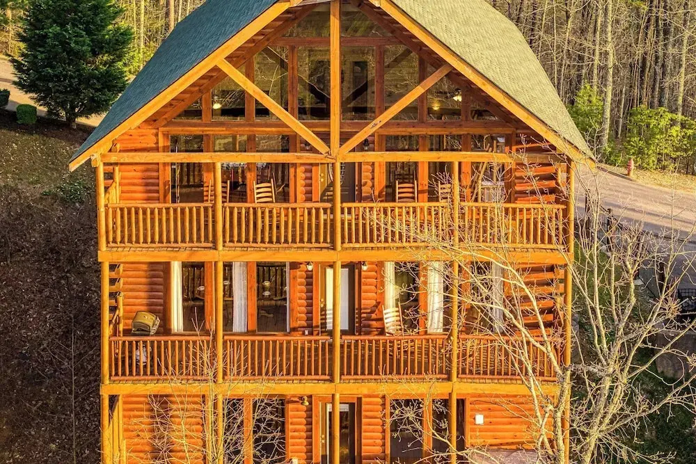 Lookout Lodge by Avantstay Sleeps 18 Hot Tub Game Room Movie Theater View