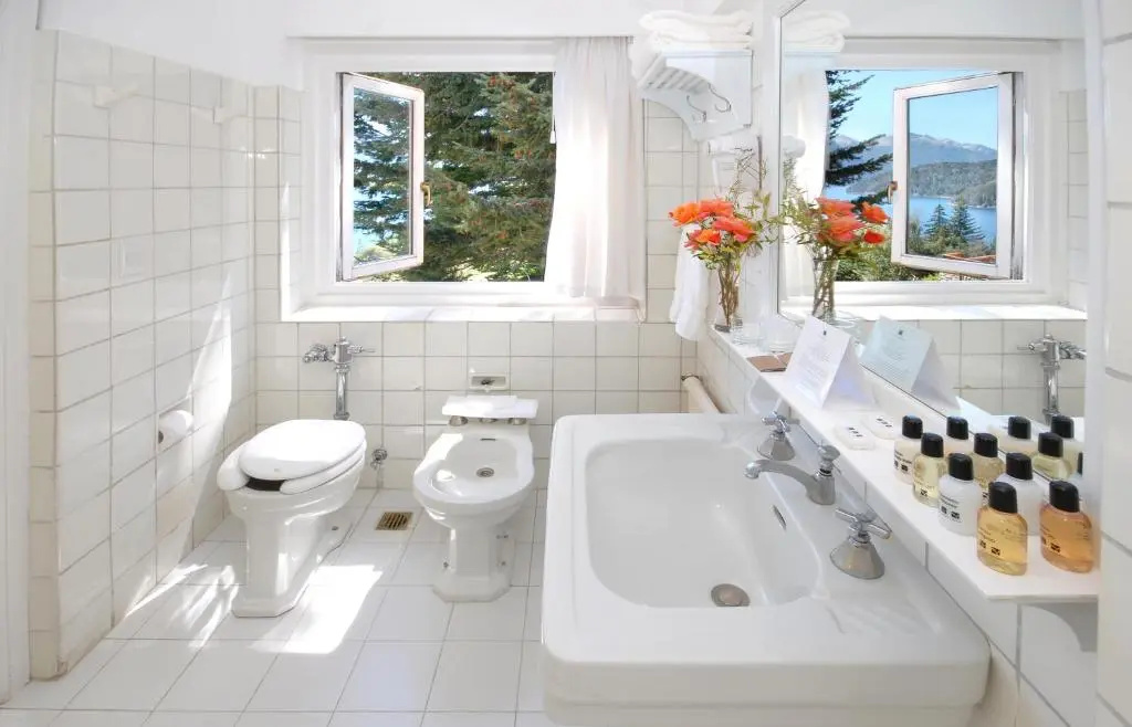 Standard Double room with lake view (full double bed)