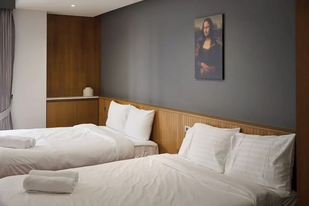 Отель Q Space Sathorn - Narathiwas 18 в Бангкоке