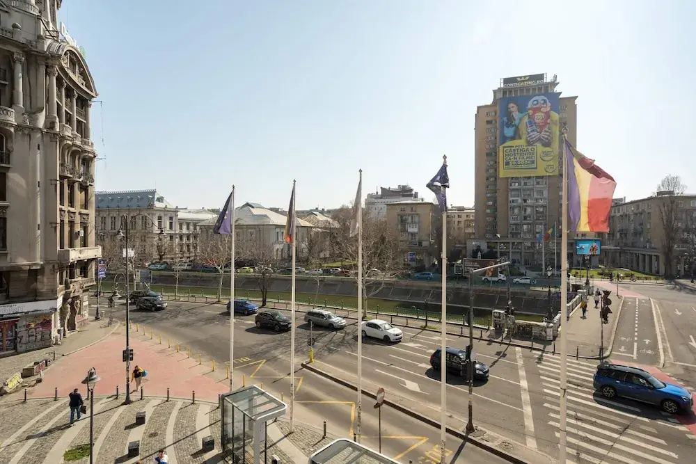 Calea 3BR Victoriei Stunner - Two Living Rooms - Balconies on the Avenue