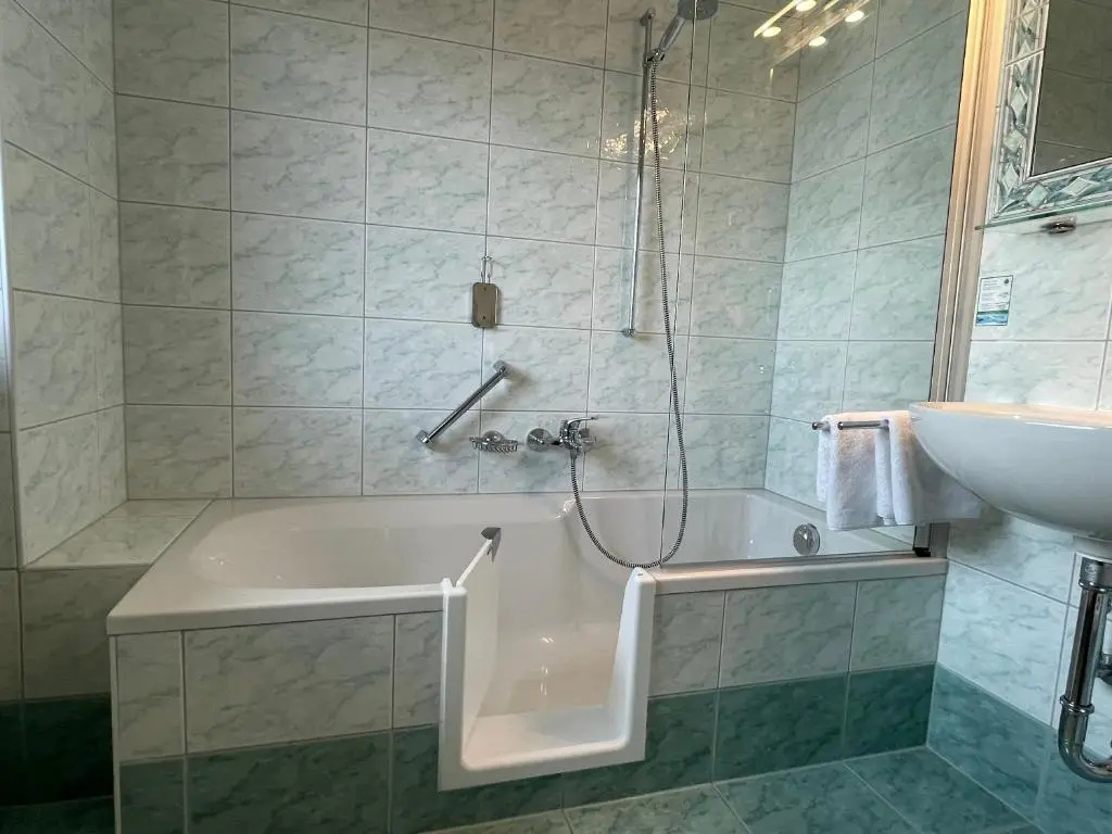 Standard Double room with balcony (full double bed)