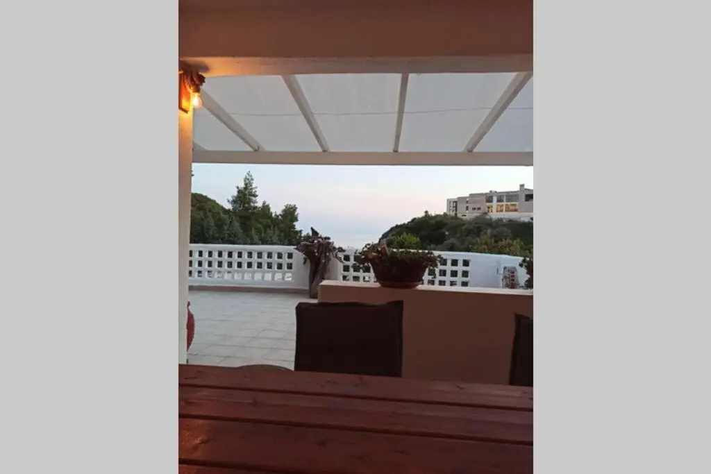 Spaceous house w/ balcony,fireplace&Lovely view