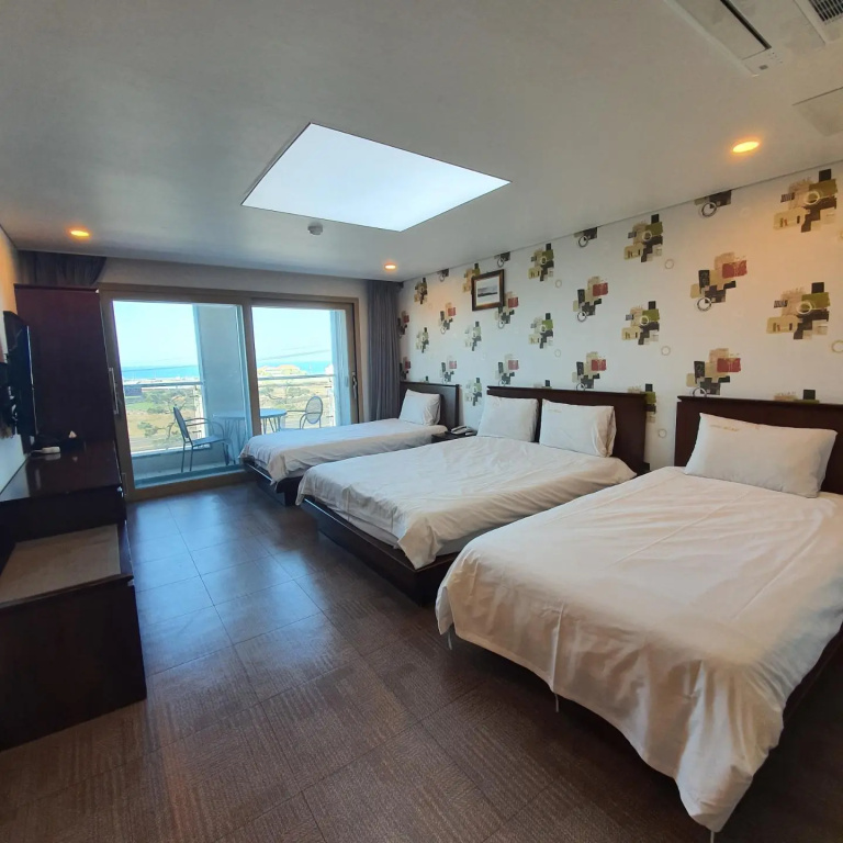 Deluxe Family room with sea view
