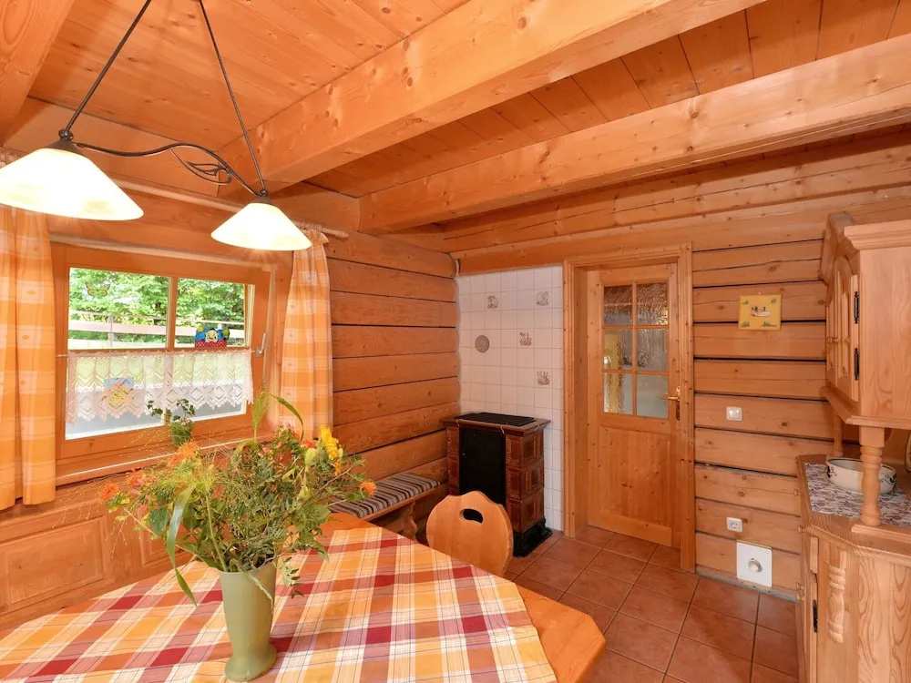 Ferienhaus aus Holz in der Nahe des Skigebiets