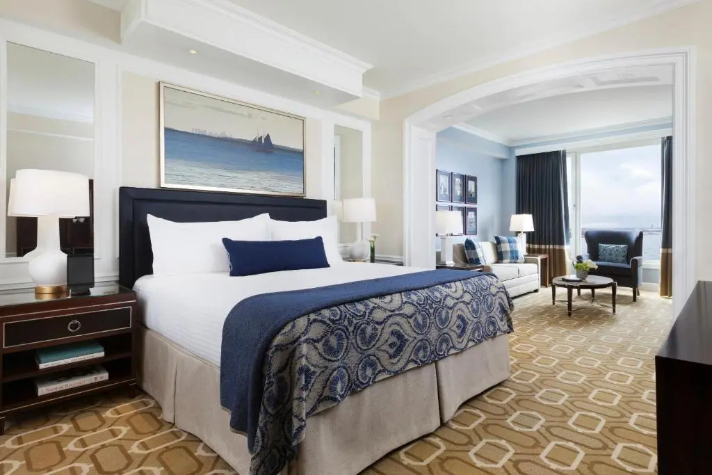 Deluxe Double room with harbour view (full double bed)