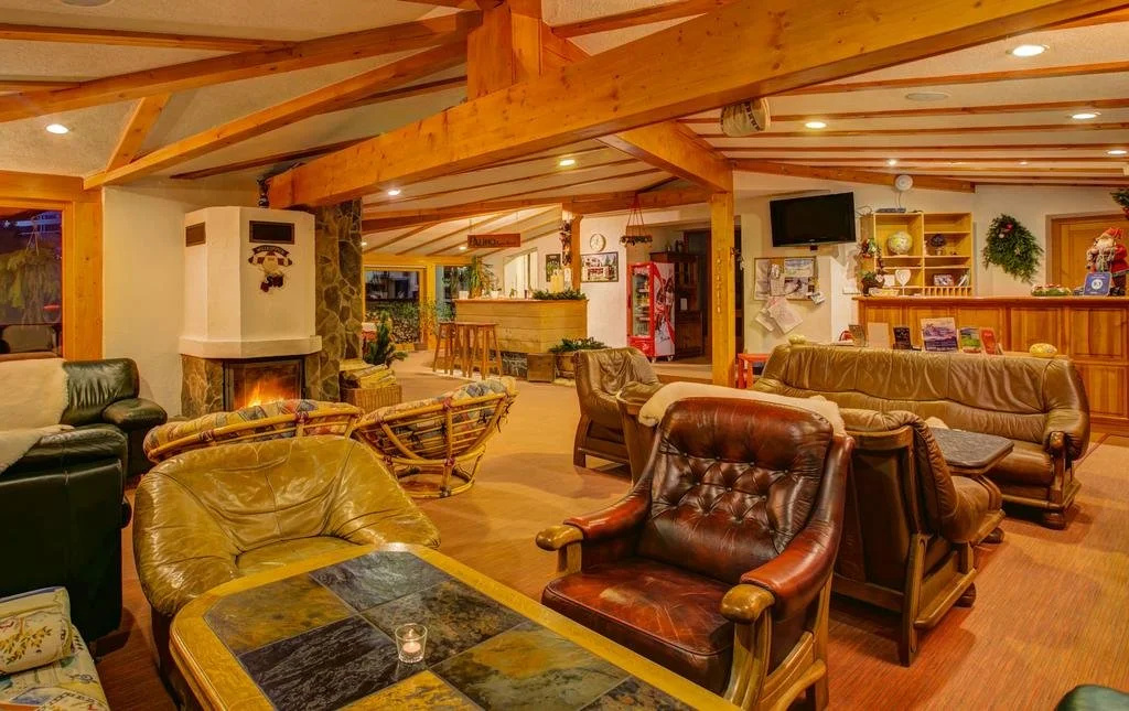 Lobby & Reception
