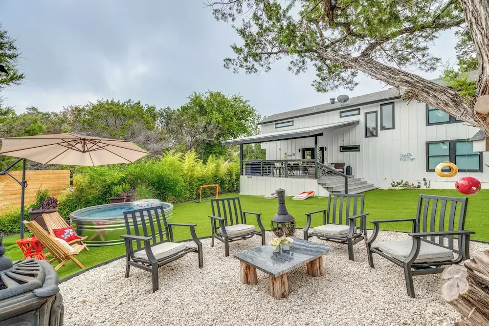 Lago Vista Home w/ Putting Green, Pool & Jacuzzi