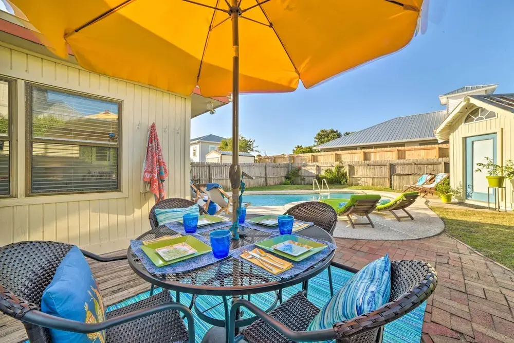 Coastal PCB Cottage W/pool & Bbq: 1block to Beach!