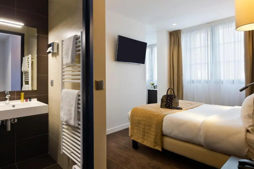 Standard Triple room