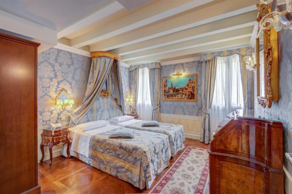 Canal Grande Hotel by null