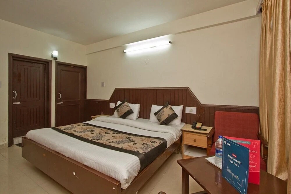 Goroomgo Charan Residency Manali