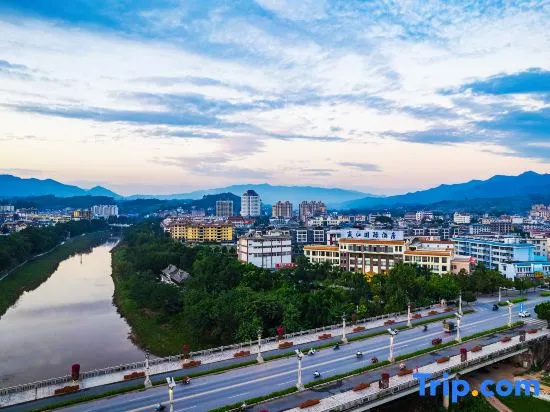 Jinggu Yingjiang International Hotel