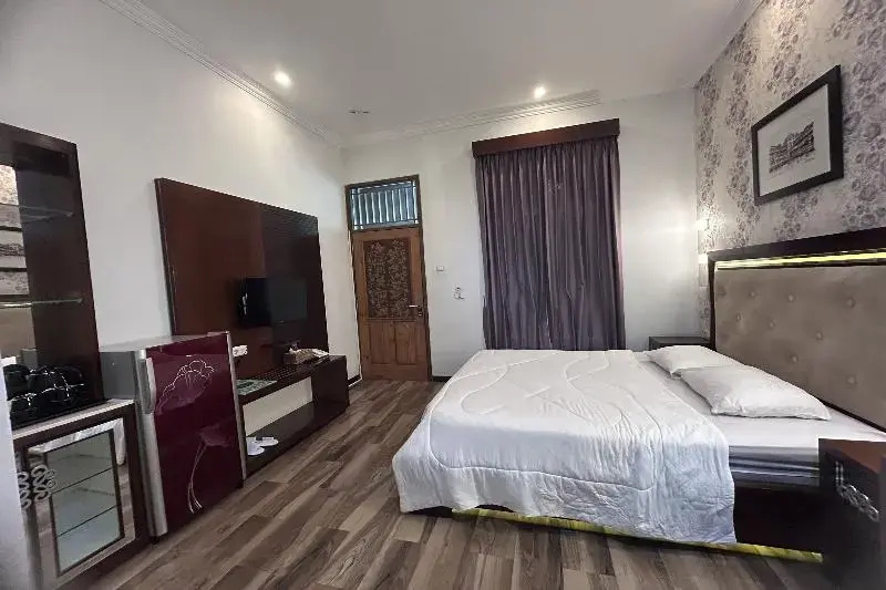 Deluxe Double room with balcony (full double bed)