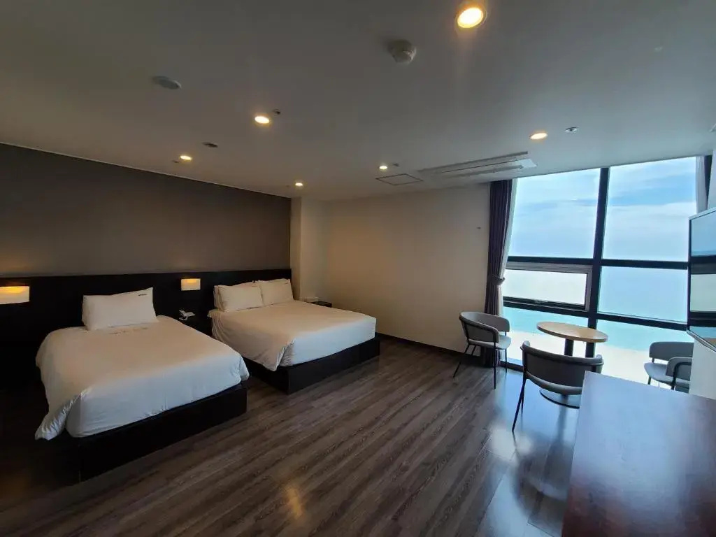 Deluxe Triple room with ocean view