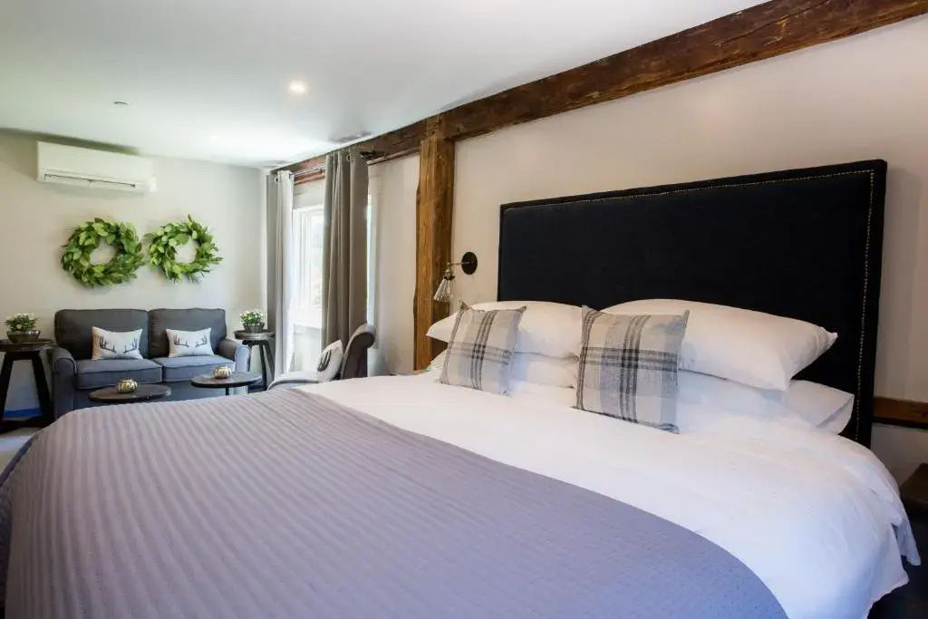 Suite with mountain view