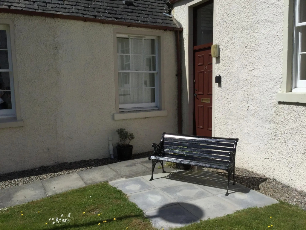 Inverness Apartments - Courtyard