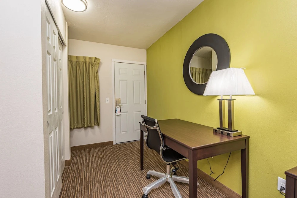 Deluxe Quadruple Suite
