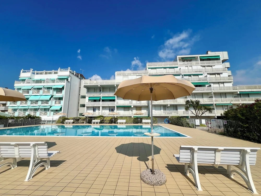 Equipped Flat With Garden and Pool