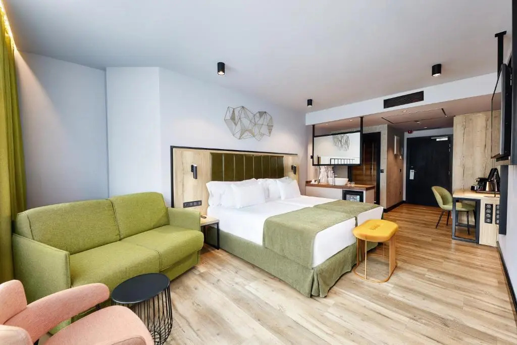 Deluxe Double room (full double bed)