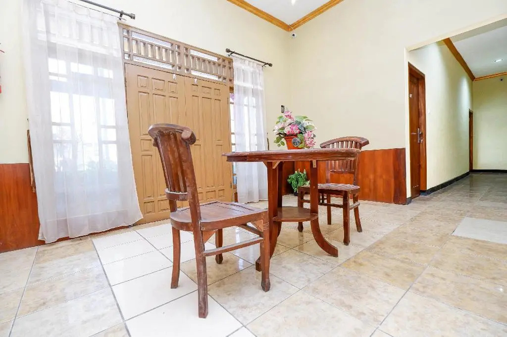 Lobby & Reception