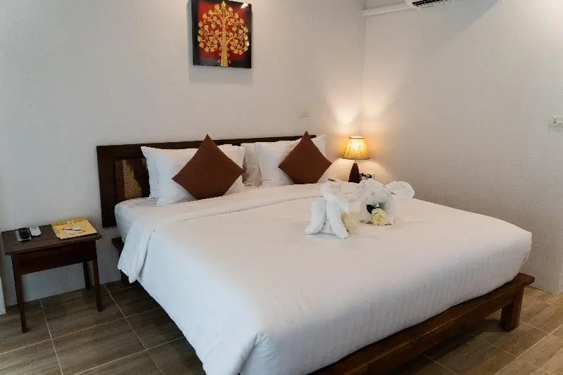 Deluxe Double room with garden view (full double bed)