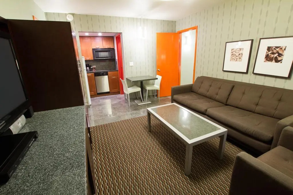 Double Suite (full double bed)