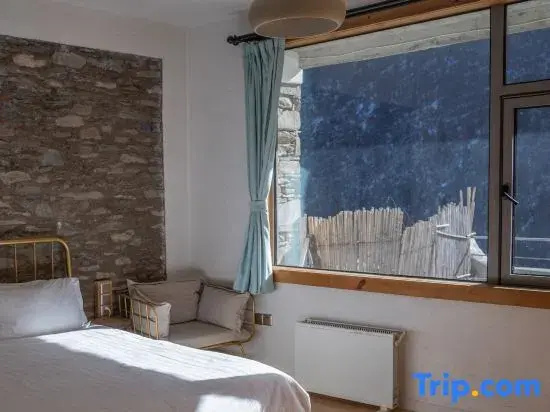 Standard room with land view