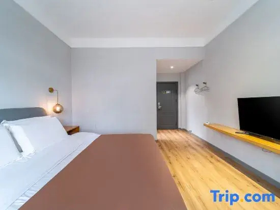 Standard Double room with balcony and with garden view (full double bed)