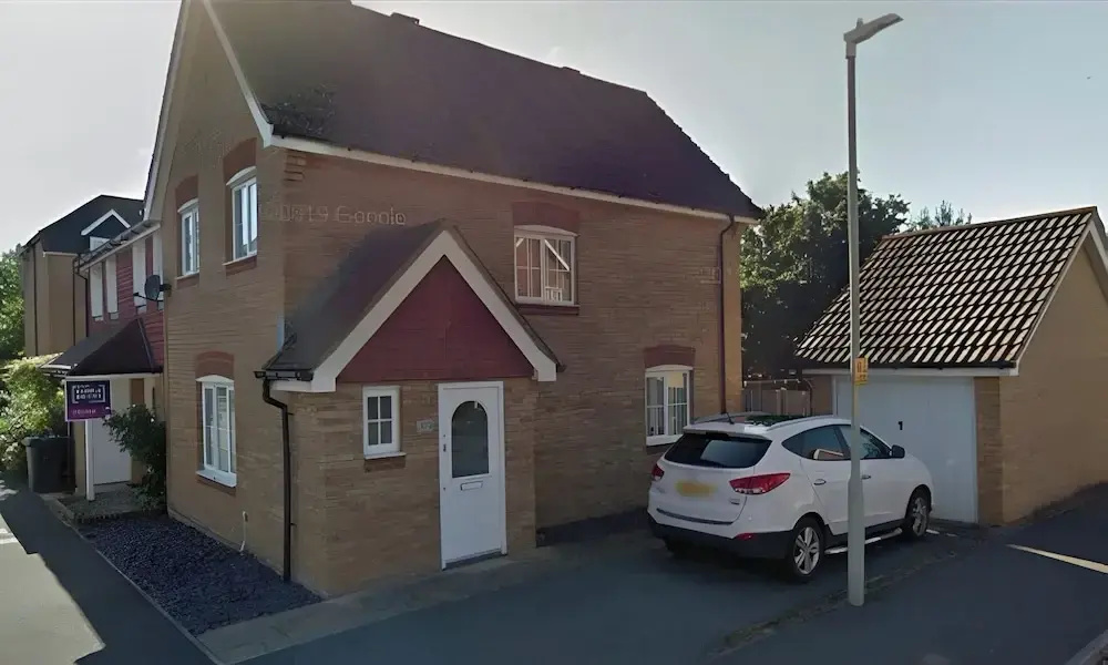 Pet Friendly - Parking - 3 Bedrooms - 6 Guests