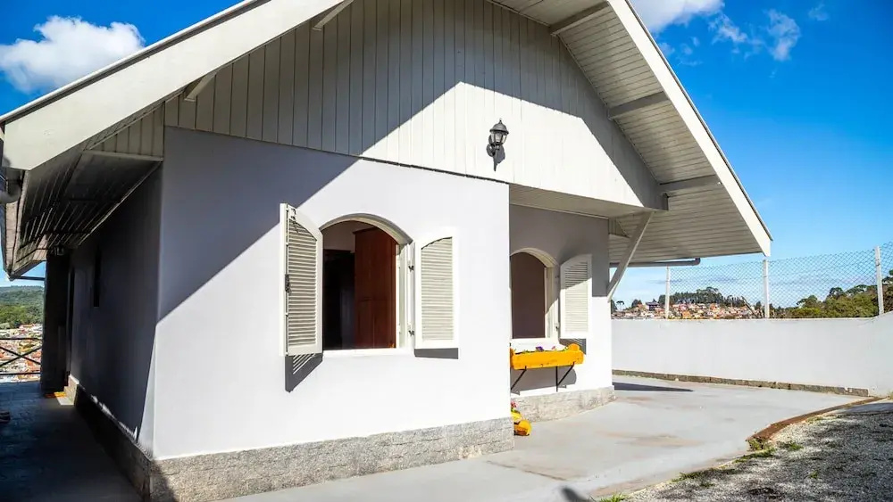 Casa com Lareira Wi-fi e Varanda com Vista