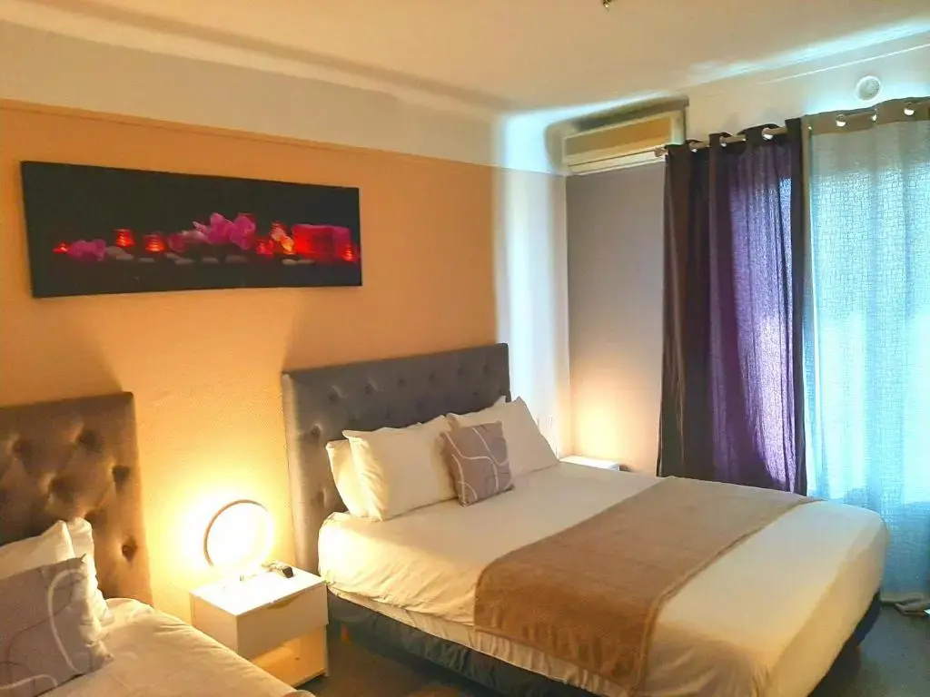 Standard Triple room